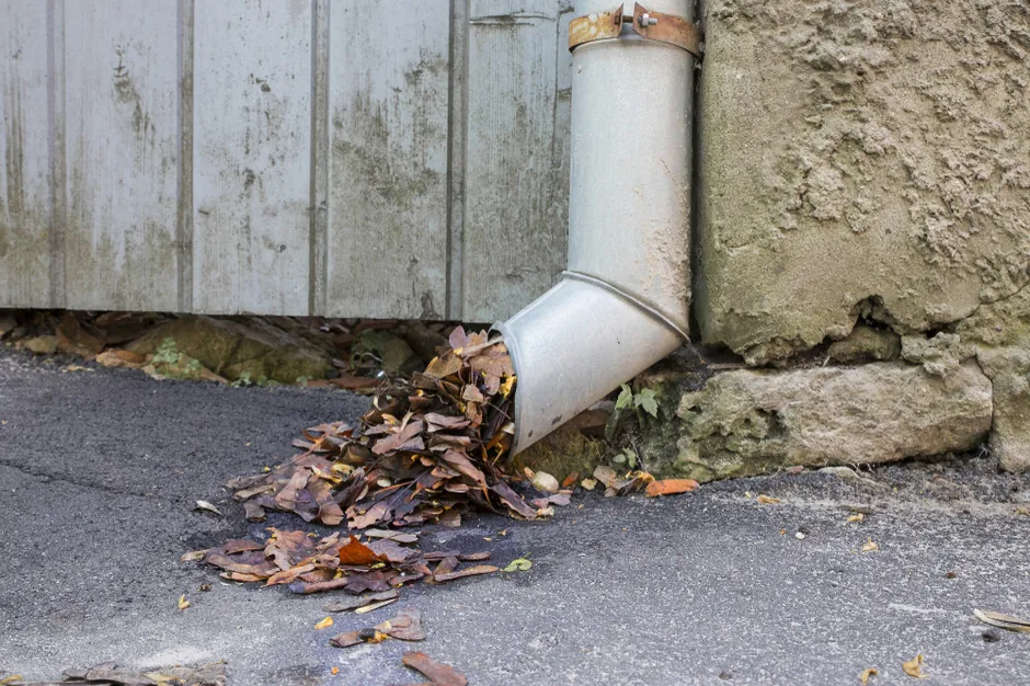 Downspout clearing and flushing in Alpharetta, GA