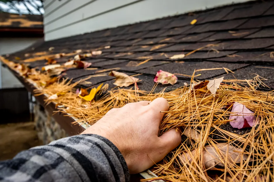 Top gutter cleaning company in Atlanta, GA - Atlanta gutter cleaning company demonstration